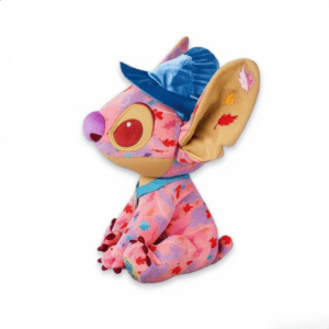 Pluche knuffel van Stitch verkleed als Disney-prinses Pocahontas, in driekwart aanzicht.