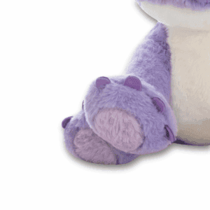 Close-up van de poten van een officiële paarse Disney Stitch knuffel