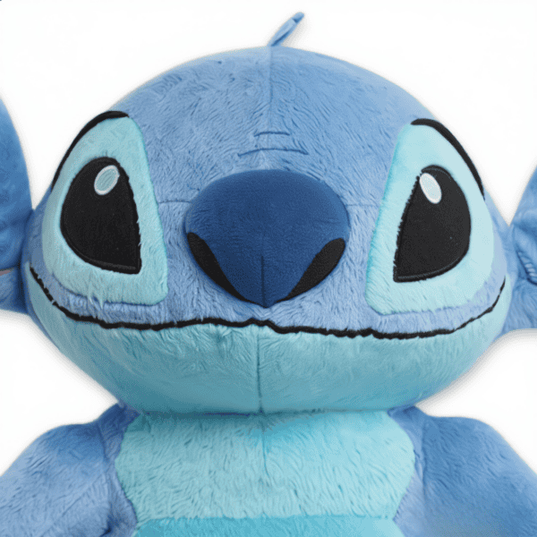 Close-up van het gezicht van een blauwe Kawaii Stitch knuffel