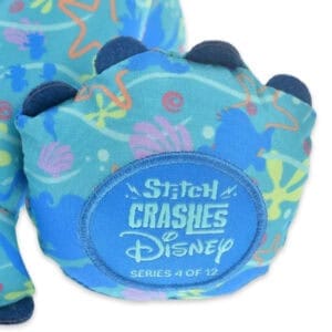 Voorbeeld van een officieel label op een Disney Stitch knuffel