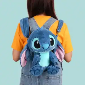 Blauwe Disney Stitch kinderrugzak gedragen door een kind